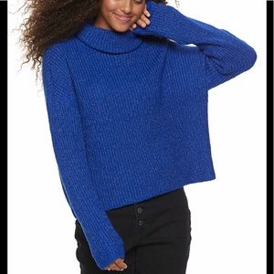 turtleneck pullover in blue